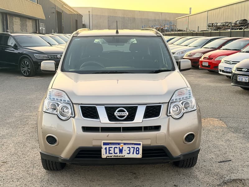 2013 Nissan X-TRAIL ST (FWD) photo 2