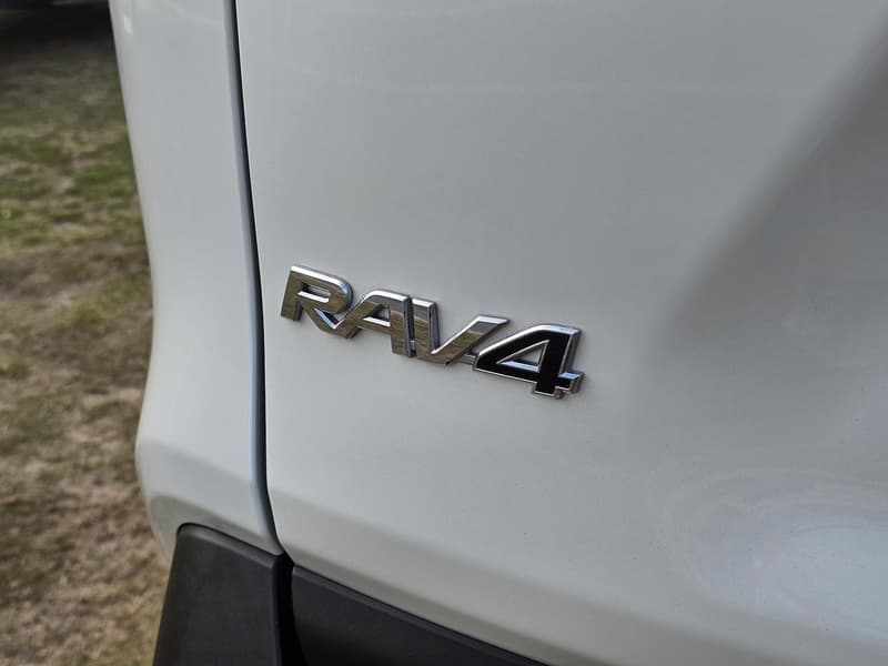2022 Toyota RAV4 Cruiser Auto 2WD photo 3