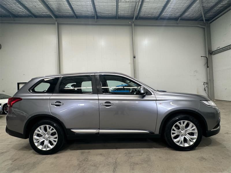 2020 Mitsubishi Outlander ES ZL photo 4