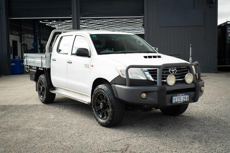2014 Toyota Hilux SR KUN26R 4X4 photo 3