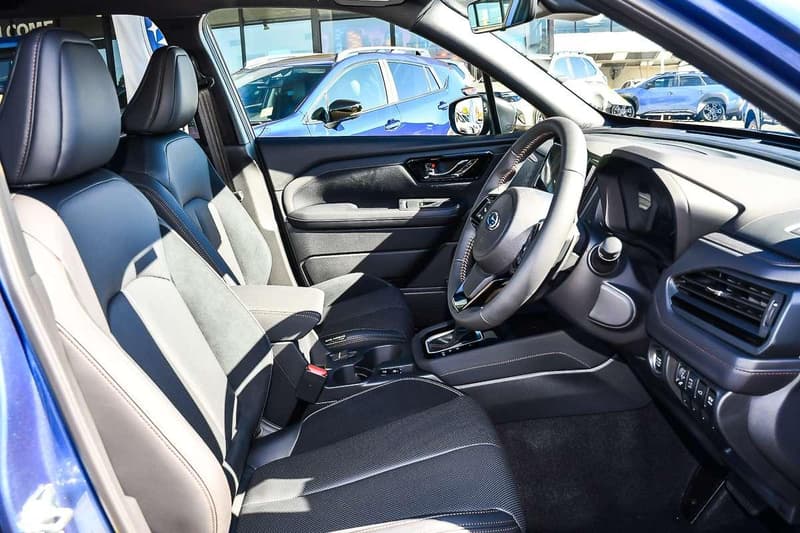 2025 Subaru Forester Hybrid Touring S6 photo 5