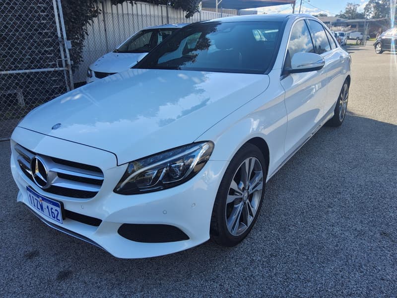 2017 Mercedes-Benz C200 $18999 photo 3
