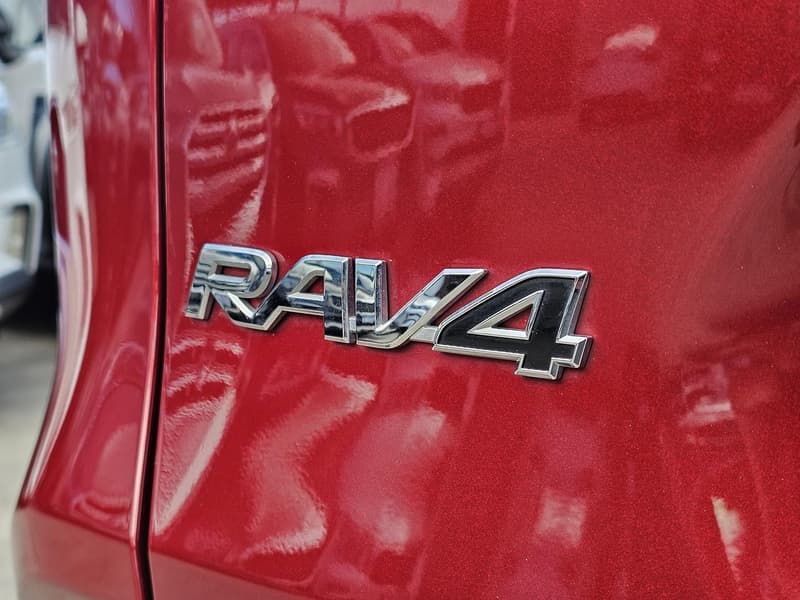 2021 Toyota RAV4 Cruiser Auto eFour photo 3
