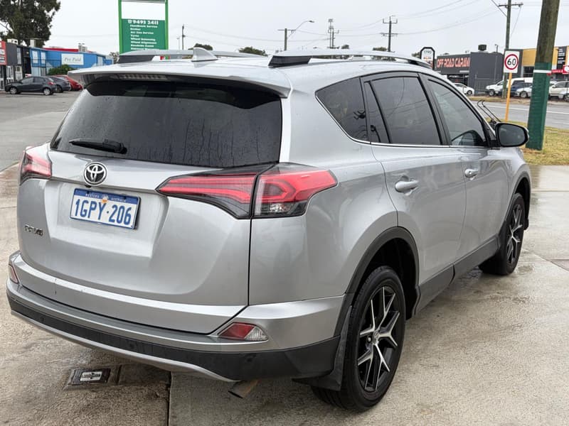 2018 Toyota RAV4 GXL ASA44R photo 5