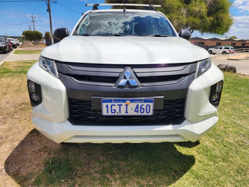 2018 Mitsubishi Triton GLX MR 4X4 photo 3