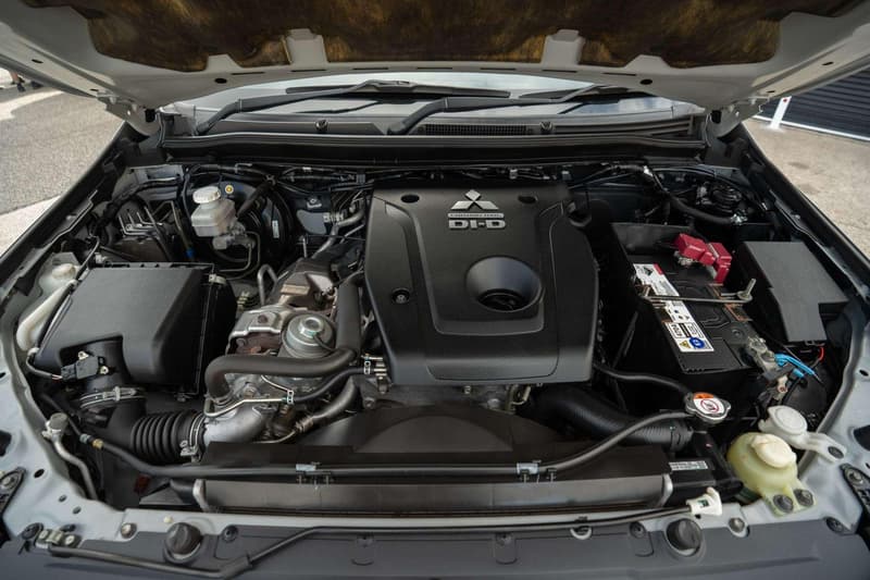 2016 Mitsubishi Pajero Sport GLS QE photo 4