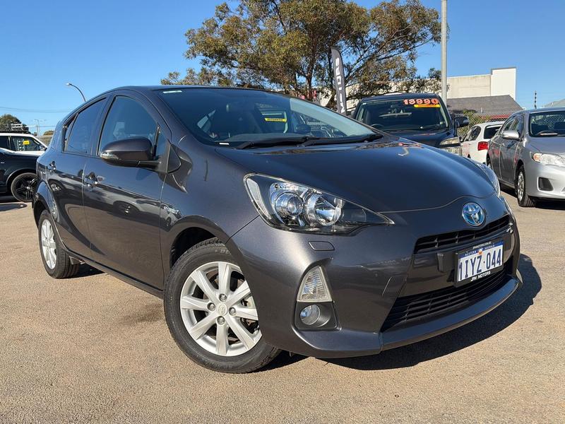 2013 Toyota Prius HYBRID NHP10R