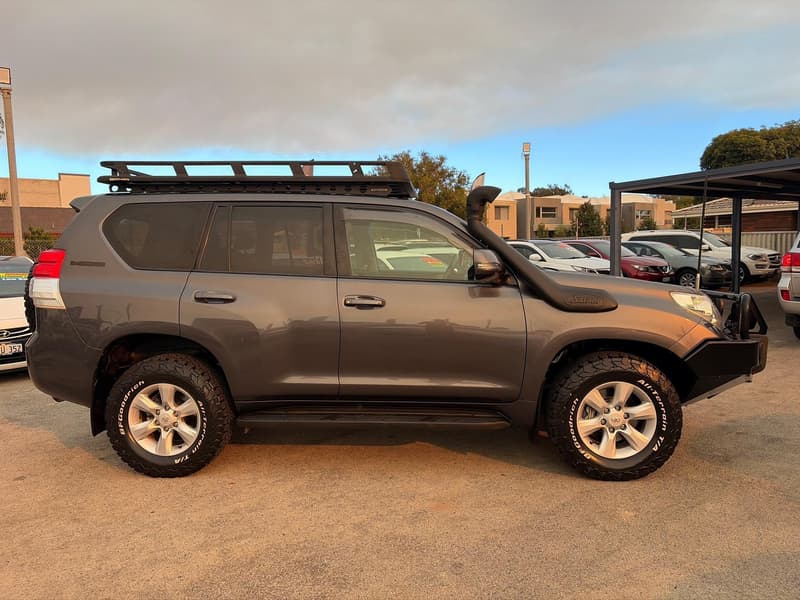 2013 Toyota Landcruiser GXL VDJ200R photo 3