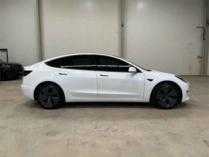2022 Tesla Model 3 Rear-Wheel Drive photo 4