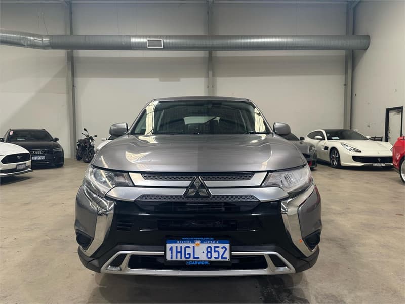 2020 Mitsubishi Outlander ES ZL photo 2
