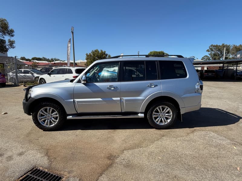 2016 Mitsubishi Pajero GLX NX photo 5