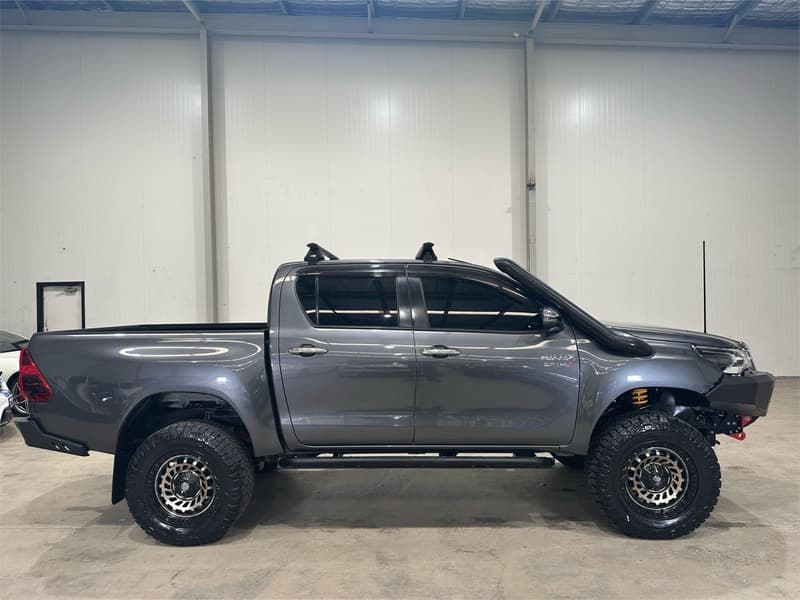 2020 Toyota Hilux SR5 GUN126R 4X4 photo 4
