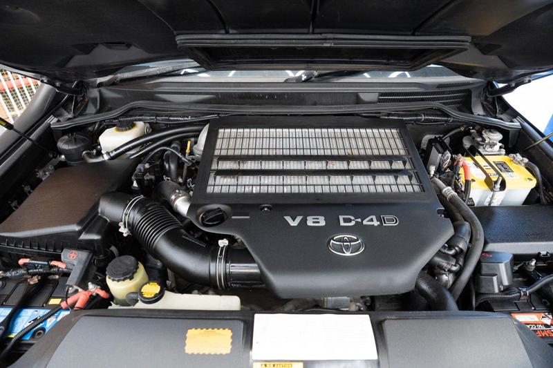 2014 Toyota Landcruiser GX VDJ200R photo 5