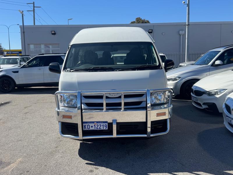 2018 Toyota HIACE COMMUTER photo 4