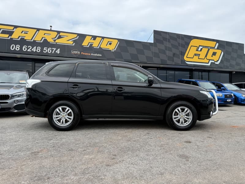 2012 Mitsubishi OUTLANDER LS (4x4) ** 7 SEATS*** photo 2