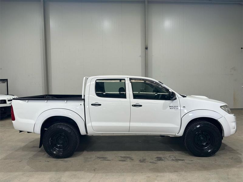 2010 Toyota Hilux SR KUN26R 4X4 photo 4