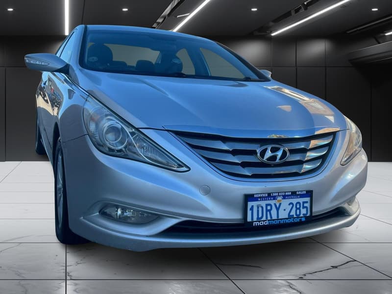 2011 Hyundai i45 Active YF photo 2