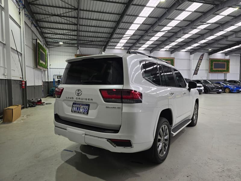 2023 Toyota Landcruiser Sahara ZX FJA300R photo 4