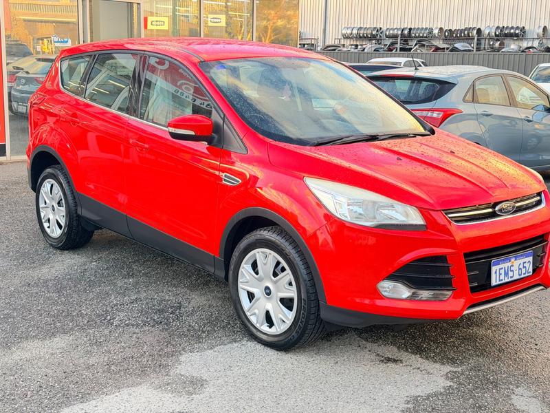 2014 Ford KUGA AMBIENTE (AWD) photo 2