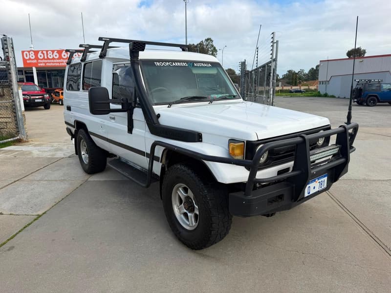 1999 Toyota Landcruiser Troopcarrier FZJ78R photo 5