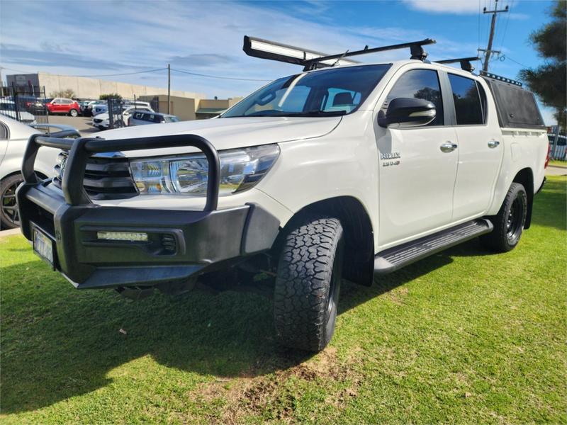 2015 Toyota Hilux SR GUN126R 4X4 photo 3