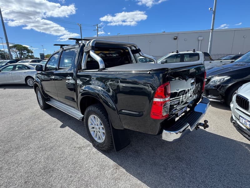 2014 Toyota HILUX SR5 (4x4) photo 3