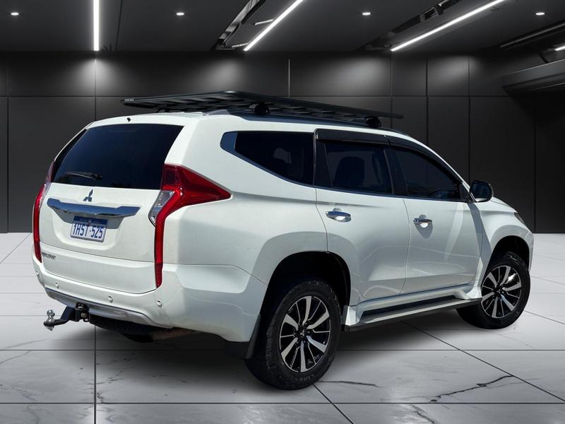 2016 Mitsubishi Pajero Sport GLX QE photo 4