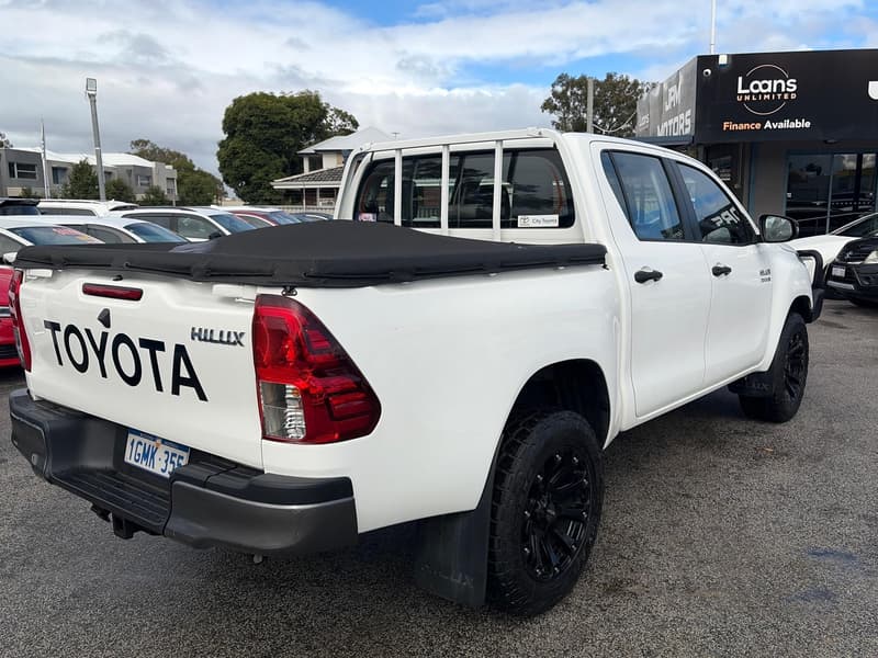 2018 Toyota Hilux SR GUN126R 4X4 photo 4