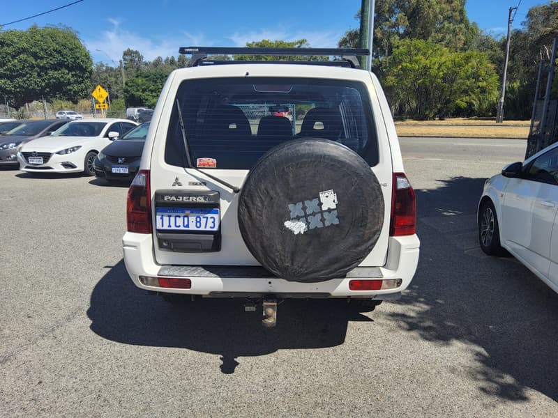 2005 Mitsubishi PAJERO GLX LWB (4x4) photo 5