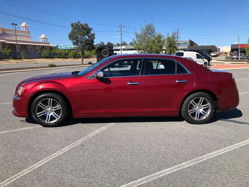 2012 Chrysler 300 C Luxury LX photo 3