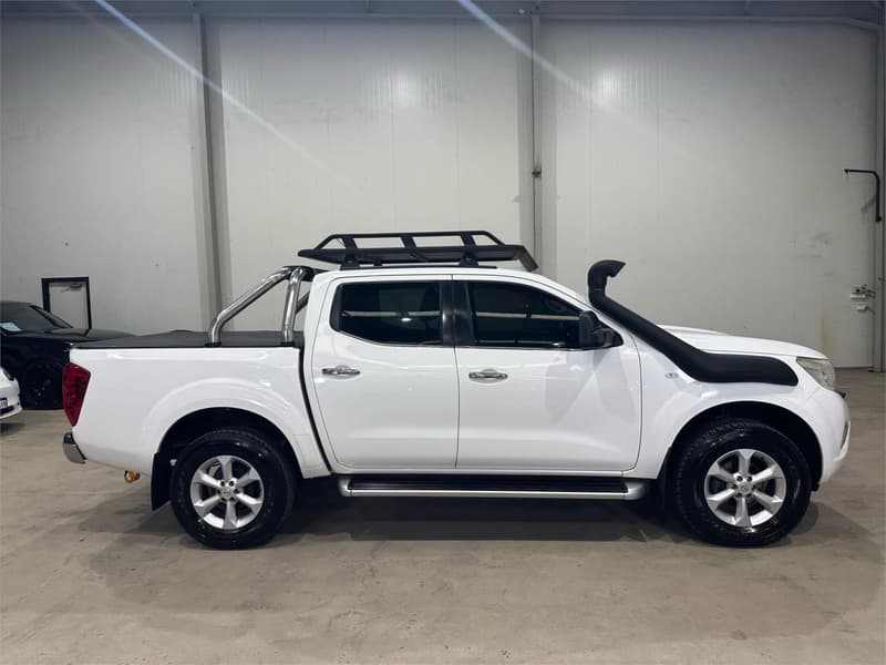 2015 Nissan Navara ST D23 4X4 photo 4