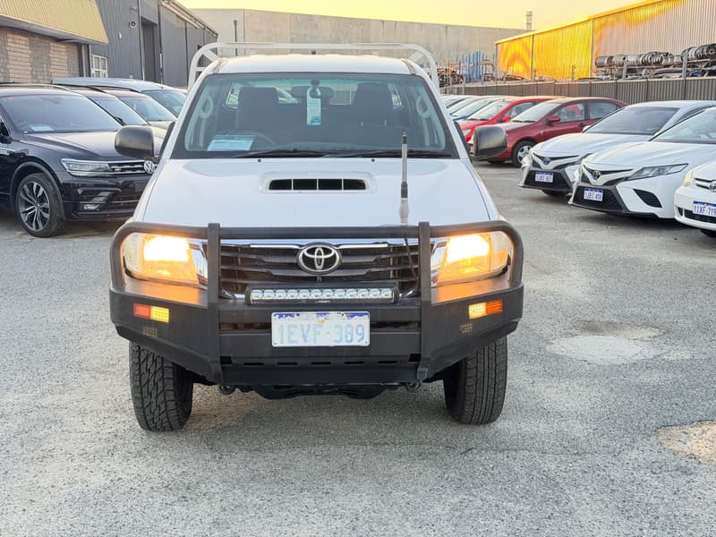 2015 Toyota HILUX SR (4x4) photo 2