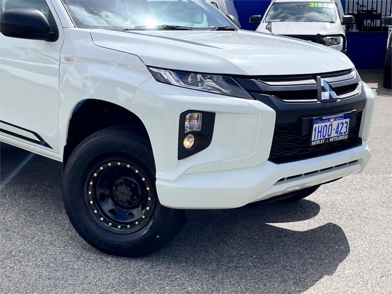 2022 Mitsubishi Triton GLX MR Rear Wheel Drive photo 3