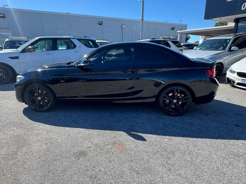 2015 BMW 2 Series 220i Sport Line F22 photo 2