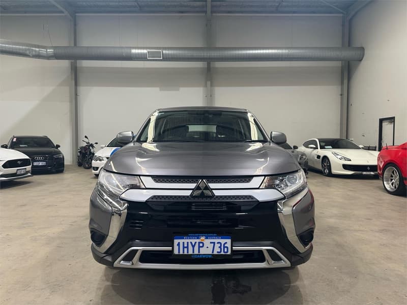 2020 Mitsubishi Outlander ES ZL photo 2