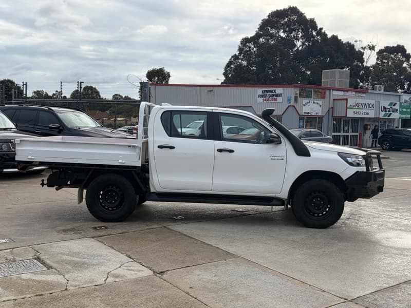 2022 Toyota Hilux SR GUN126R 4X4 photo 4