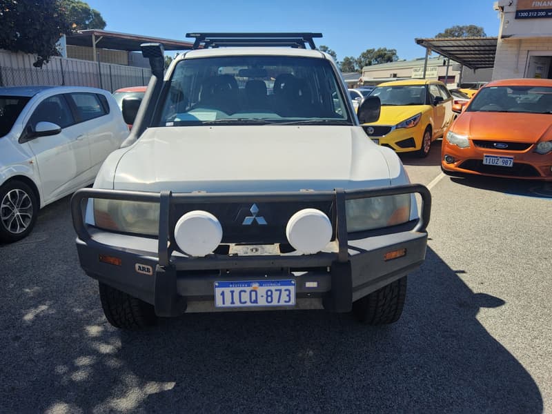 2005 Mitsubishi PAJERO GLX LWB (4x4) photo 2