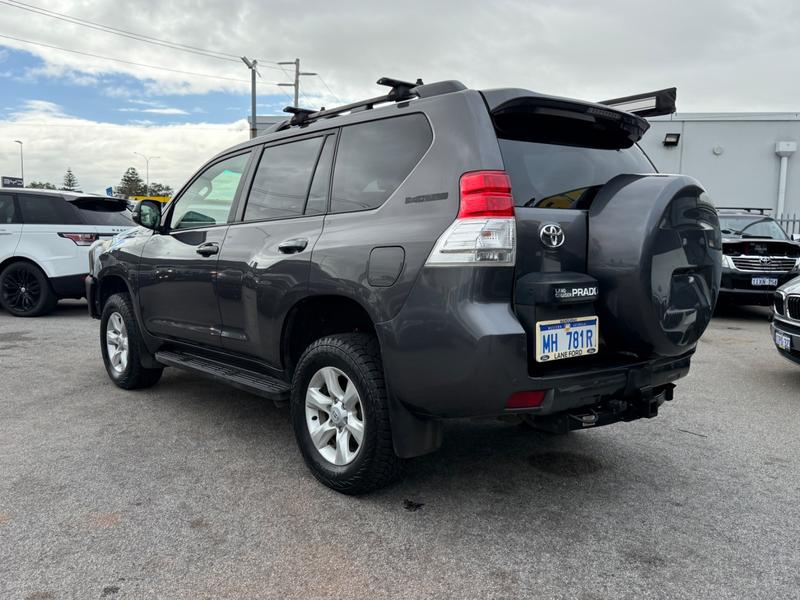 2013 Toyota LANDCRUISER PRADO GXL (4x4) photo 3