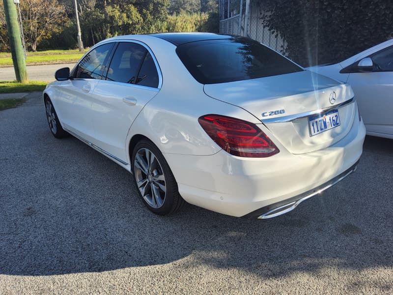 2017 Mercedes-Benz C200 $18999 photo 4