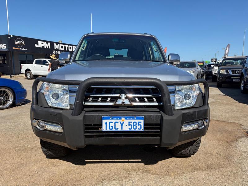 2016 Mitsubishi Pajero GLX NX photo 3
