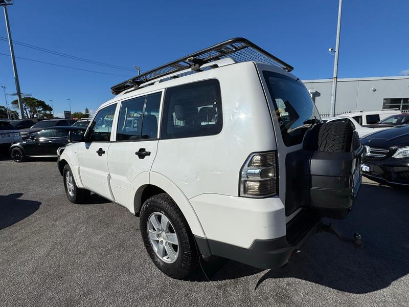 2007 Mitsubishi Pajero GLX NS photo 3