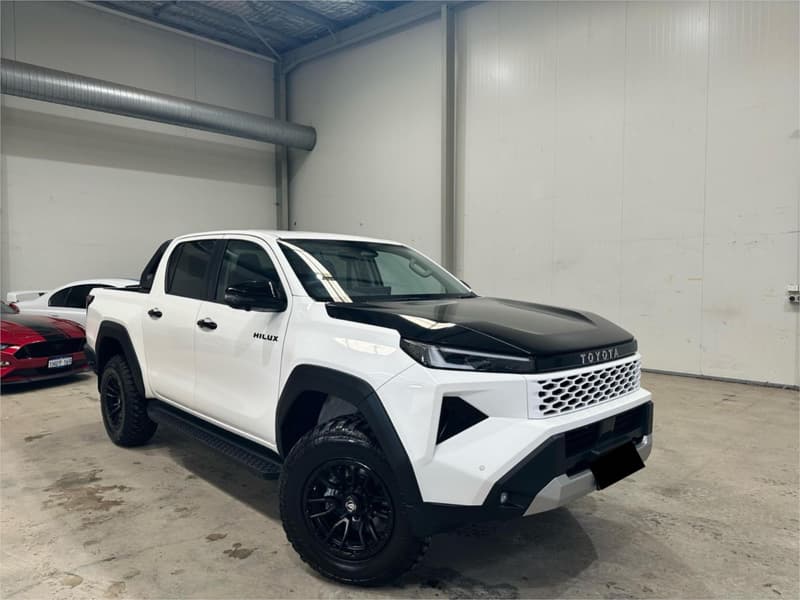 2026 Toyota Hilux SR5 48V GUN227R 4X4 photo 3