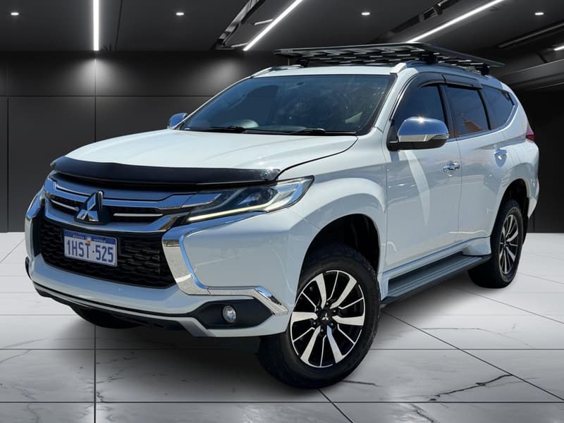 2016 Mitsubishi Pajero Sport GLX QE photo 2