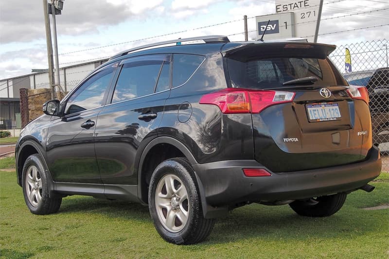2014 Toyota RAV4 GX (2WD) ZSA42R photo 2