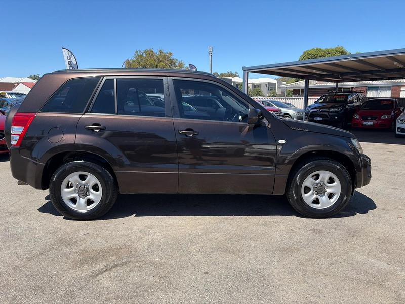 2013 Suzuki Grand Vitara Urban JB photo 3