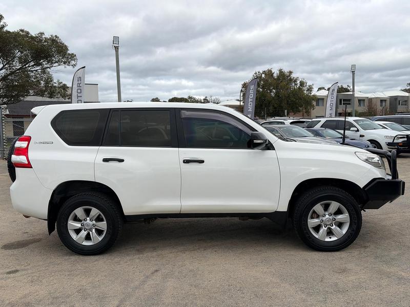 2017 Toyota Landcruiser GX VDJ200R photo 3