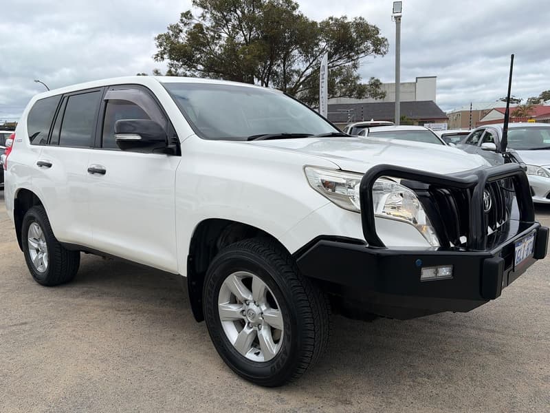 2017 Toyota Landcruiser GX VDJ200R photo 2