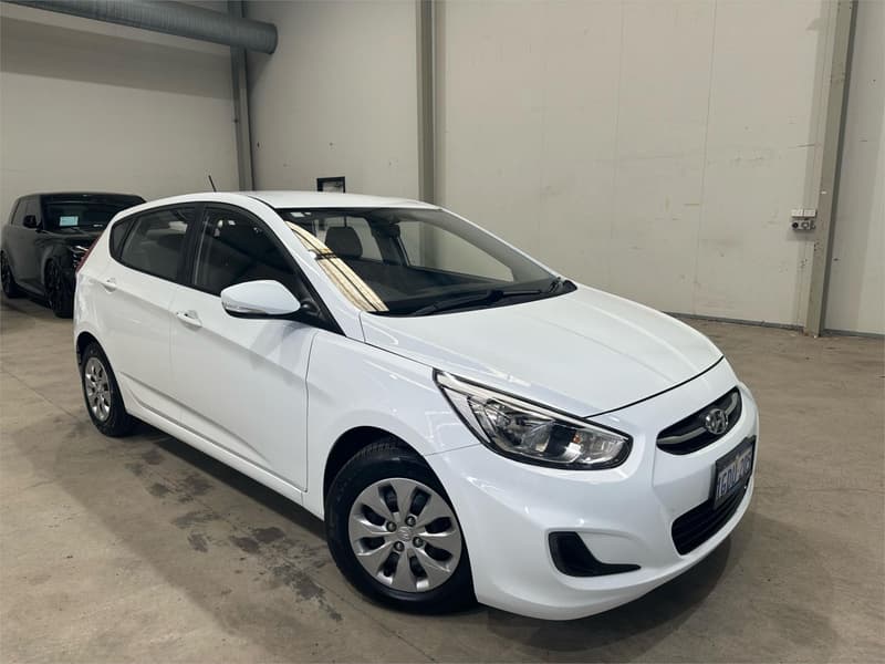 2016 Hyundai Accent SR RB3 MY16 photo 3