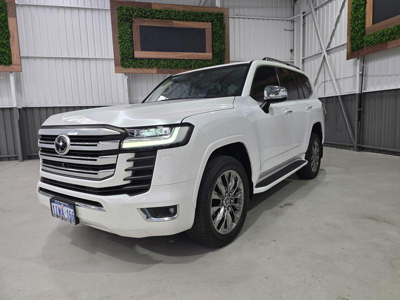 2023 Toyota Landcruiser Sahara ZX FJA300R photo 3