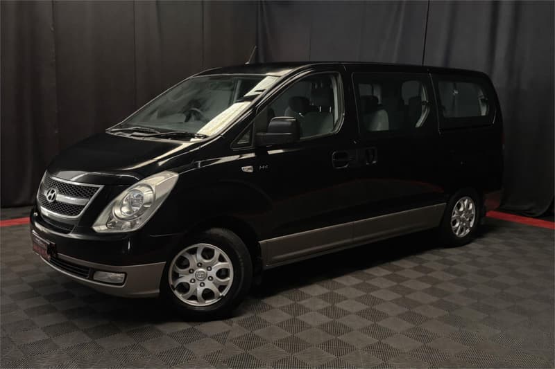 2013 Hyundai iMax TQ-W photo 2